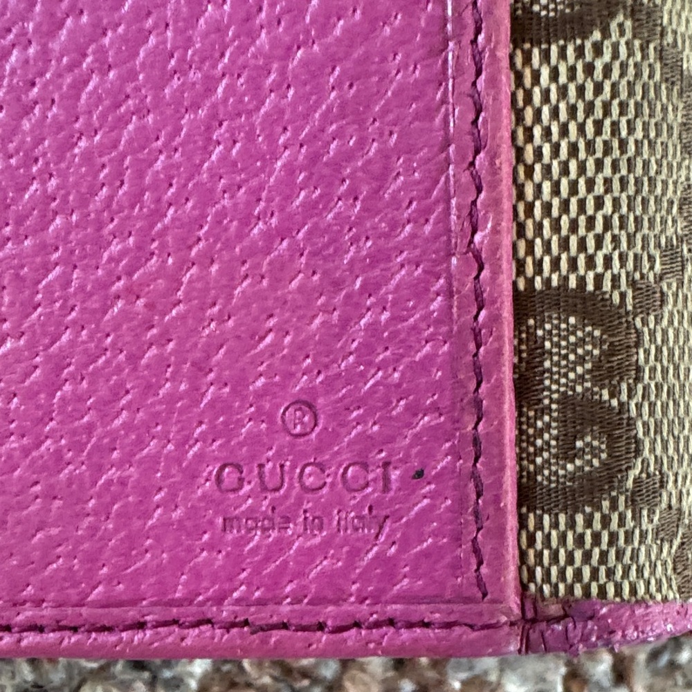 Gucci Tan and Pink Monogram Clutch - Picture 6 of 6